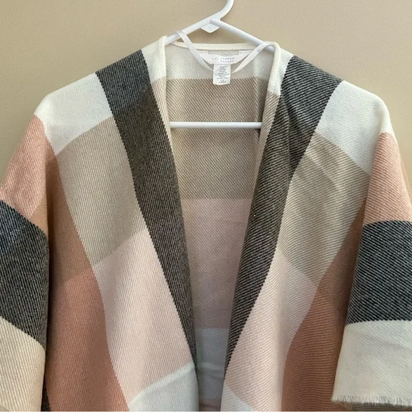 Lauren Conrad Sweater Shaw - Picture 4 of 5